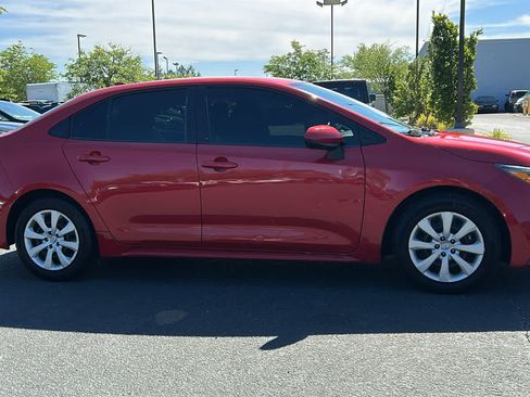 Used 2021 Toyota Corolla LE FWD image 4