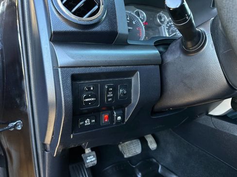 Used 2017 Toyota Tundra SR5 w/ SR5 Upgrade Package image 12
