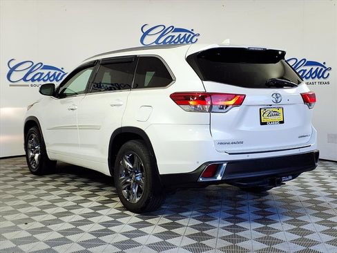 Used 2018 Toyota Highlander Limited image 2
