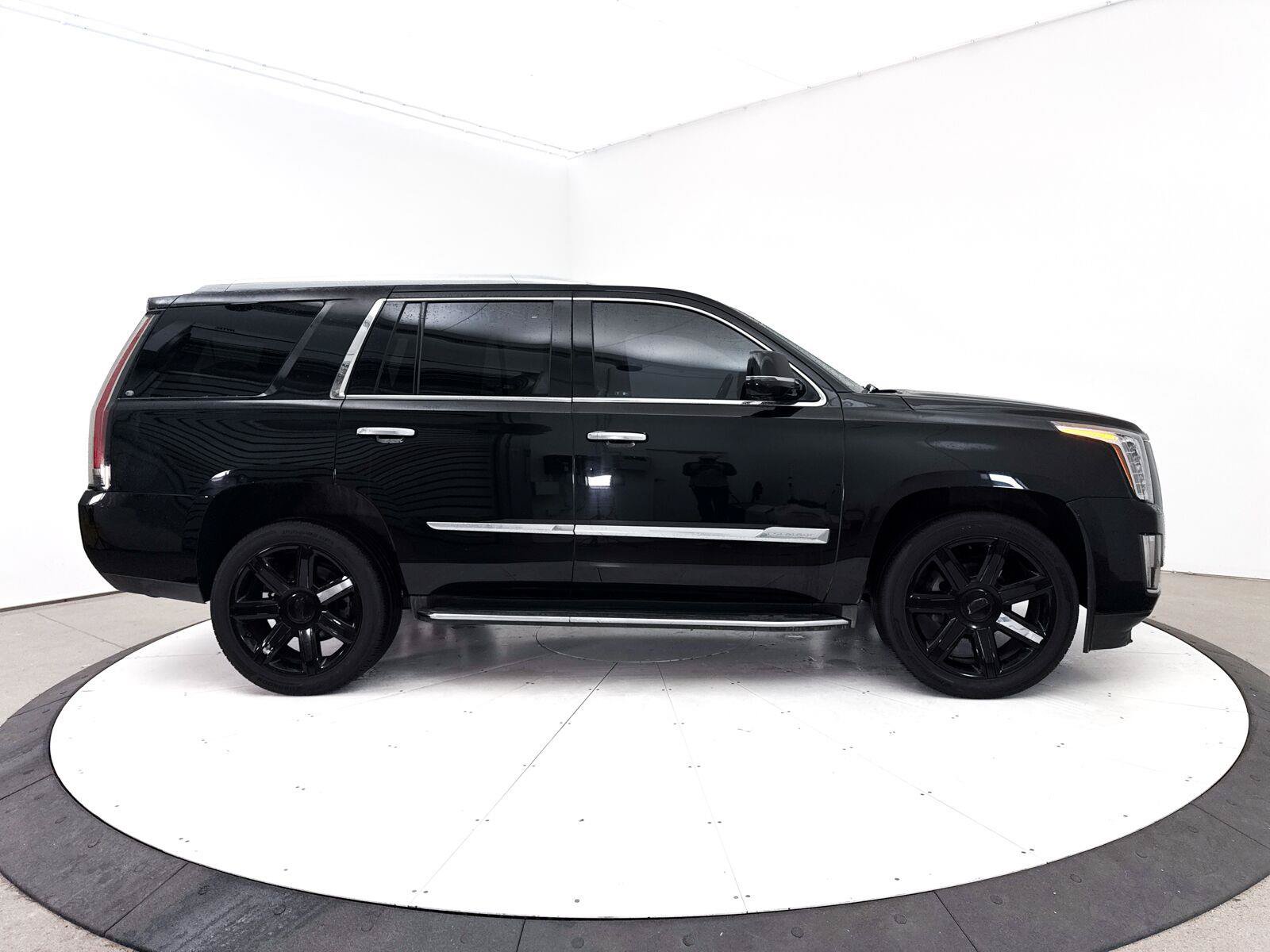 Used 2016 Cadillac Escalade Luxury RWD image 35