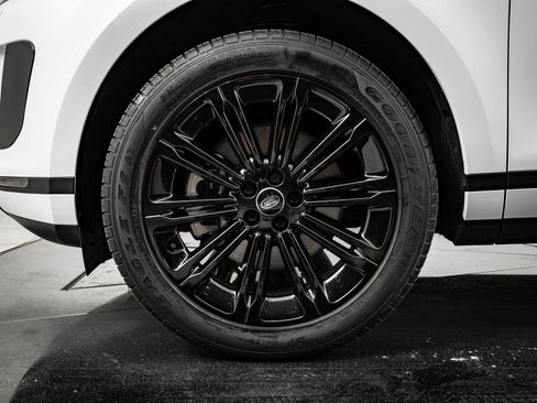 Used 2024 Land Rover Range Rover Evoque S image 13