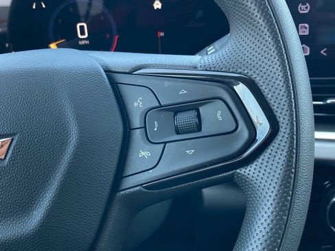 Used 2025 Chevrolet Trax LT image 15