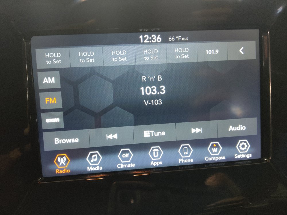 Used 2020 Jeep Compass Latitude AWD/4WD image 25