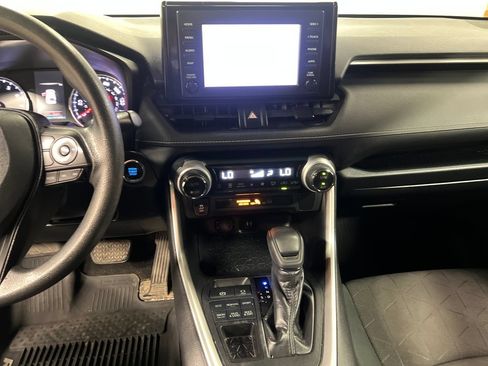 Used 2019 Toyota RAV4 XLE AWD/4WD image 22