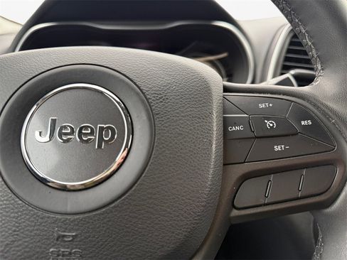 Used 2022 Jeep Cherokee Trailhawk image 26