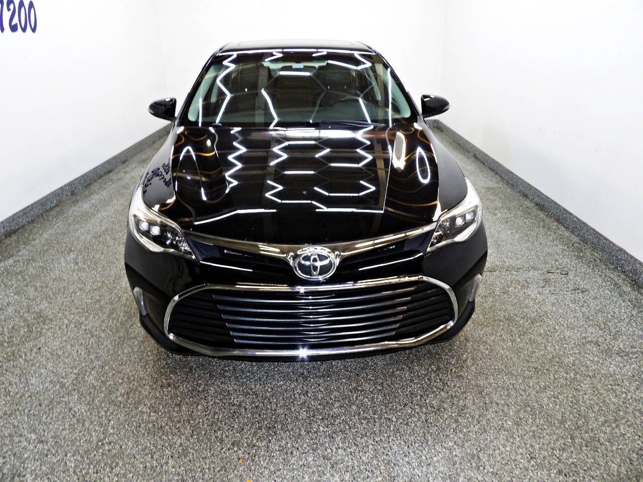 Used 2016 Toyota Avalon XLE Premium FWD image 2