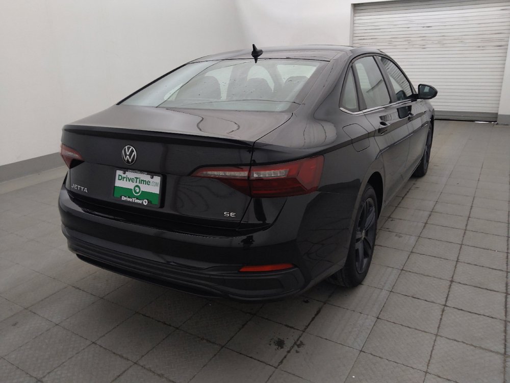 Used 2024 Volkswagen Jetta SE w/ Panoramic Sunroof Package FWD image 9