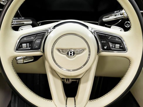 Used 2021 Bentley Flying Spur W12 image 65