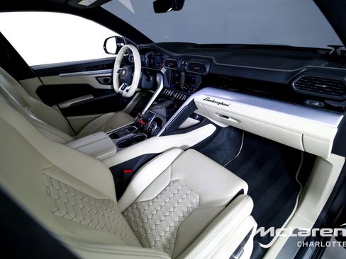 Used 2019 Lamborghini Urus image 33