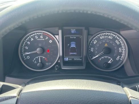 Used 2023 Toyota Tacoma TRD Off-Road w/ Technology Package AWD/4WD image 7