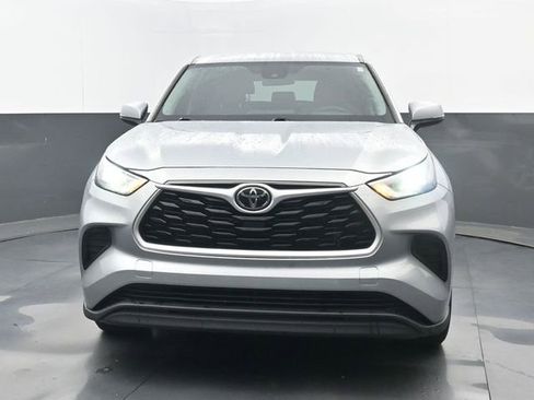 Used 2023 Toyota Highlander L FWD image 5