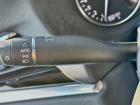 Used 2022 Buick Enclave Avenir w/ Avenir Technology Package FWD image 12