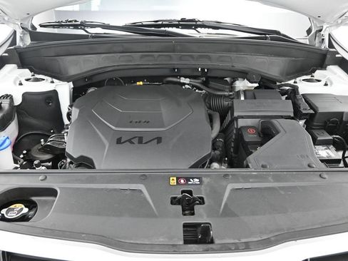 Certified 2024 Kia Telluride S w/ S Sunroof Package AWD/4WD image 12