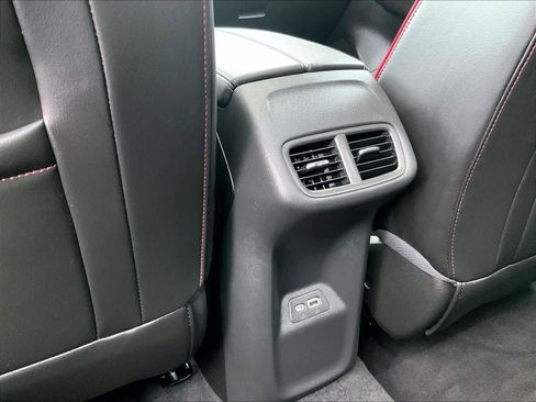 Used 2023 Buick Envision Essence w/ Sport Touring Package image 28