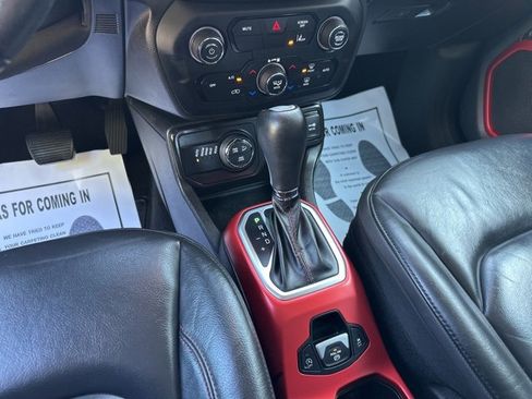 Used 2022 Jeep Renegade Trailhawk image 14