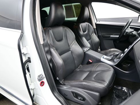 Used 2017 Volvo XC60 T5 Dynamic w/ Preferred Option Package image 14