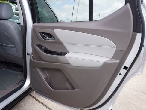 Used 2020 Chevrolet Traverse LT w/ LT Premium Package image 23