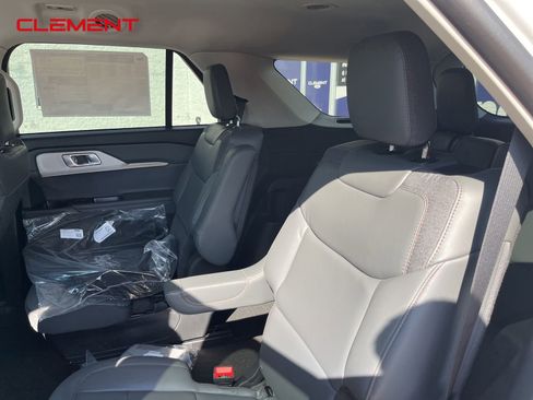 New 2025 Ford Explorer Active w/ Active Comfort Package image 32