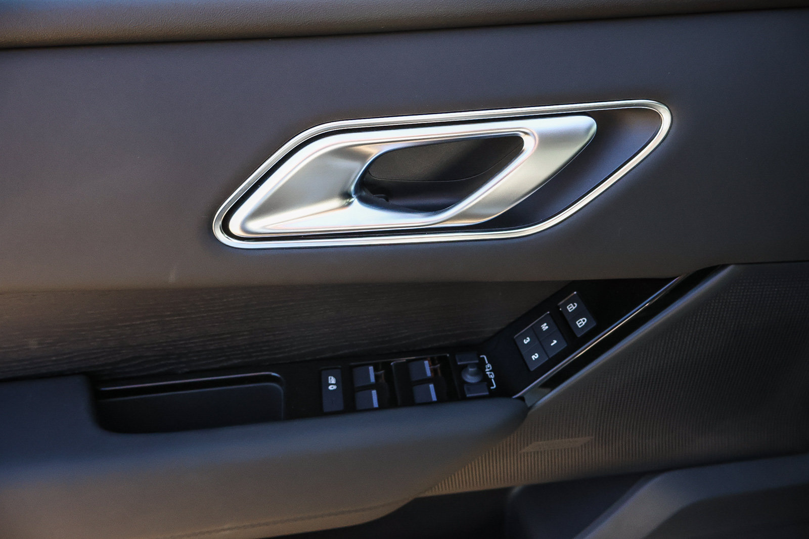 New 2026 Land Rover Range Rover Velar S AWD/4WD image 30