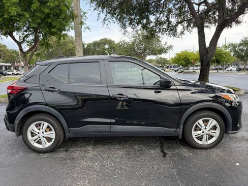 Used 2022 Nissan Kicks S FWD image 7
