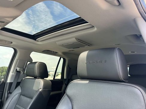 Used 2019 GMC Yukon Denali w/ Denali Ultimate Package AWD/4WD image 35