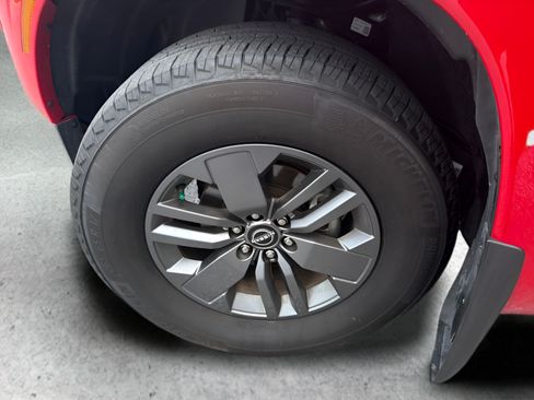 Certified 2025 Nissan Frontier SV RWD image 37