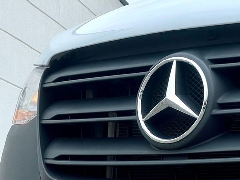 Used 2025 Mercedes-Benz Sprinter 2500 image 15
