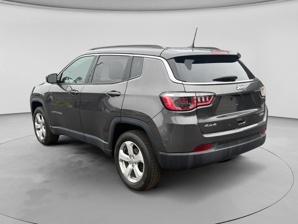 Used 2018 Jeep Compass Latitude w/ Popular Equipment Group AWD/4WD image 4