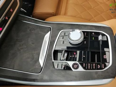 Used 2025 BMW X7 xDrive40i w/ M Sport Package AWD/4WD image 71