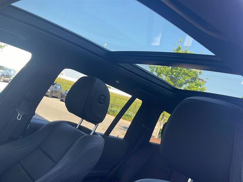 Used 2023 Mercedes-Benz GLS 450 4MATIC image 9