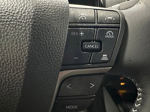 Used 2025 Toyota Camry SE image 20