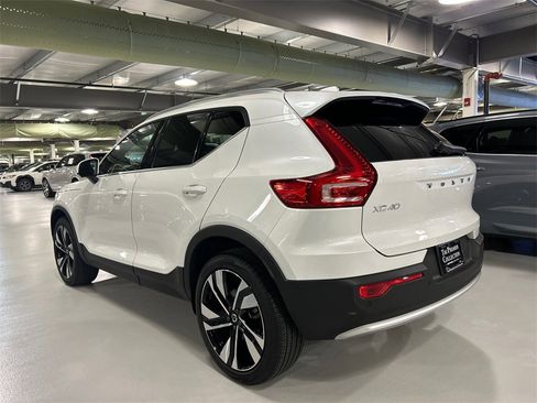 Certified 2025 Volvo XC40 B5 Plus image 4