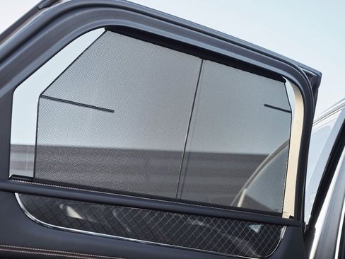 Used 2025 Bentley Bentayga image 50