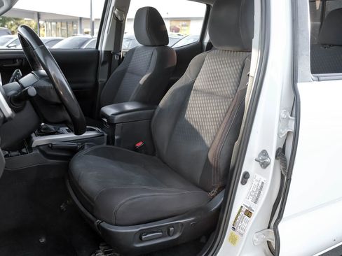 Used 2021 Toyota Tacoma SR5 w/ Trail Edition image 37