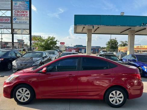 Used 2017 Hyundai Accent SE FWD image 2