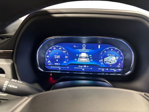 Used 2023 Chevrolet Suburban Premier image 26