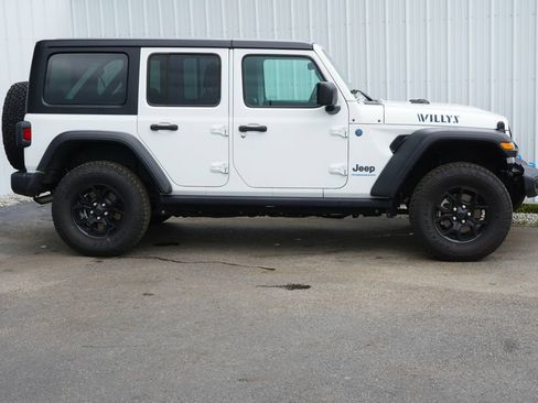 Used 2024 Jeep Wrangler Unlimited AWD/4WD image 2