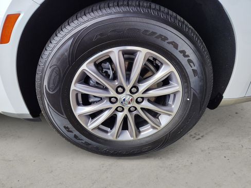 Used 2023 Buick Enclave Essence image 10