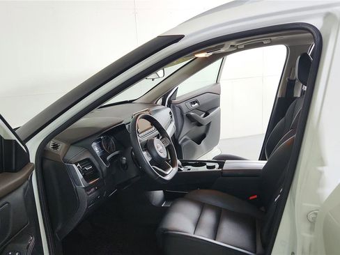 Used 2022 Nissan Rogue SV w/ SV Premium Package image 9