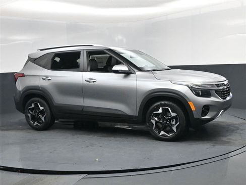 New 2026 Kia Seltos S image 3