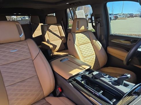 Used 2024 Cadillac Escalade Sport w/ LPO, ONYX Package image 25