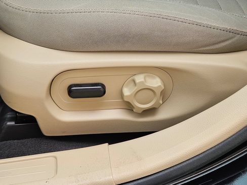 Used 2019 Ford Taurus SE FWD image 19