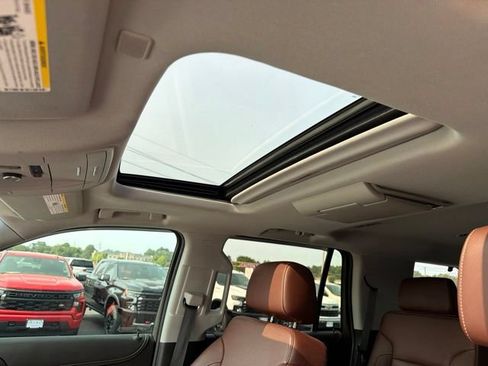 Used 2019 Chevrolet Tahoe Premier w/ Premier Plus Edition AWD/4WD image 14