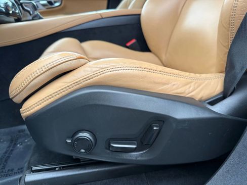 Used 2018 Volvo XC90 T6 Momentum w/ Convenience Package image 9