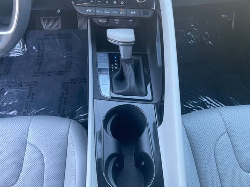 Used 2025 Hyundai Elantra Limited image 41