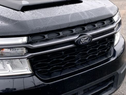 Used 2022 Ford Maverick XLT image 25