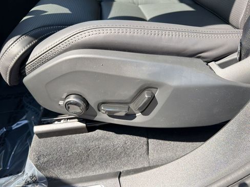 New 2026 Volvo XC90 B6 Ultra w/ Protection Package image 13