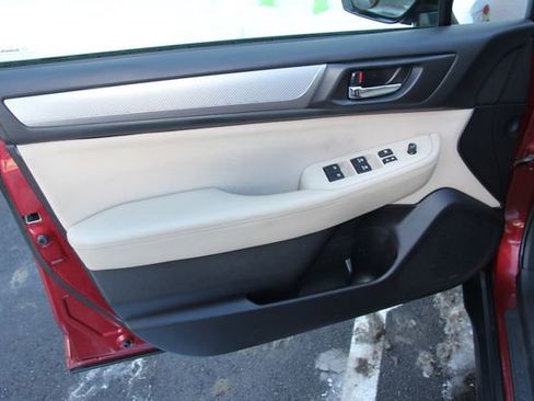 Used 2017 Subaru Outback 2.5i Premium image 11