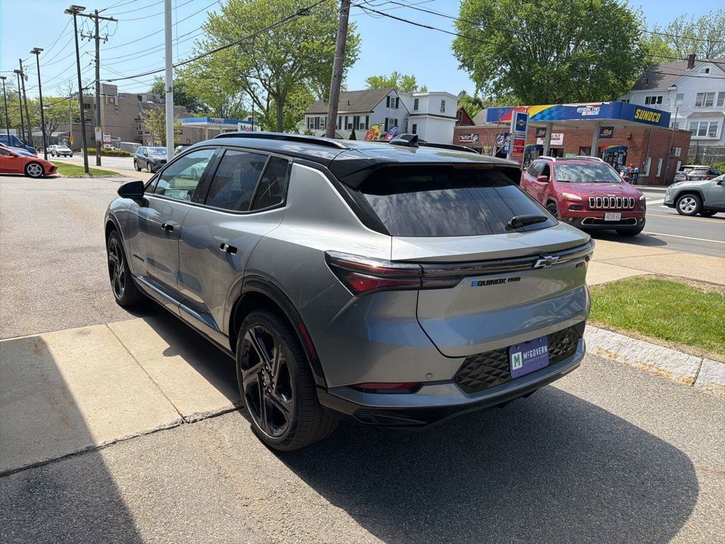 New 2026 Chevrolet Equinox EV RS AWD/4WD image 3