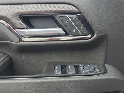 Used 2025 GMC Sierra 2500 AT4 image 18